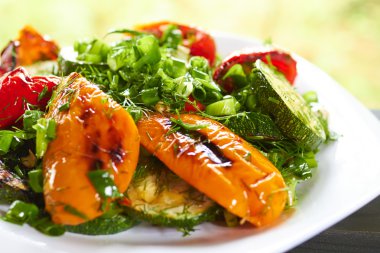 ile ızgara tatlı biber çanak