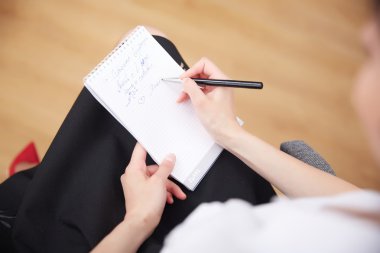 Not Defteri'nde yazma işkadını 