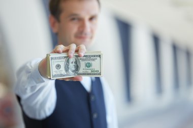 Dolar iş adamı elinde