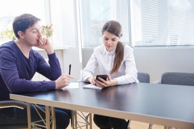 birlikte çalışan iş adamları