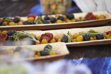 Siyah ve yeşil zeytin