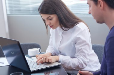 birlikte çalışan iş adamları