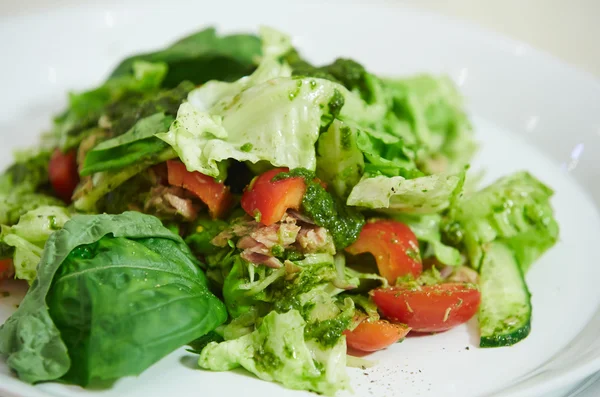 Groentesalade op bord — Stockfoto