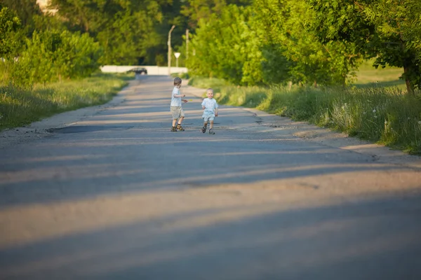 Little boys on rural road — Stock Photo, Image