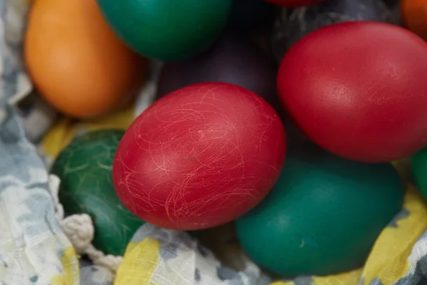 Œufs de Pâques pliés en tissu — Photo