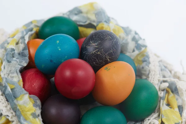 Huevos de Pascua doblados en tela —  Fotos de Stock