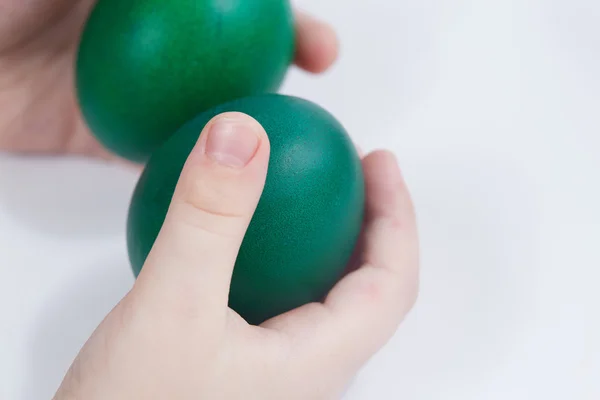 在手中的复活节彩蛋 — 图库照片