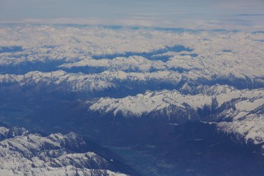 uçaktan dağlara görüntülemek