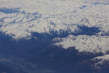 uçaktan dağlara görüntülemek