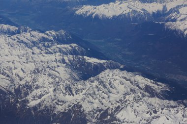 uçaktan dağlara görüntülemek