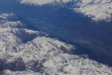 uçaktan dağlara görüntülemek