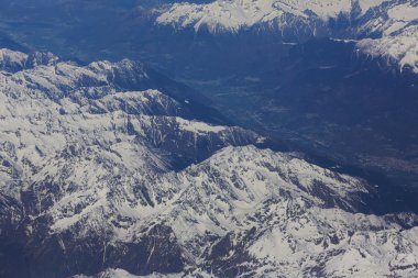 uçaktan dağlara görüntülemek