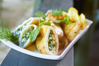 Yangın dolması kalamar kavrulmuş