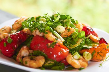 karides ve sebze ile sıcak meze