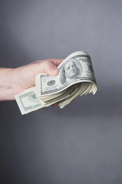 Erkek elinde para — Stok fotoğraf