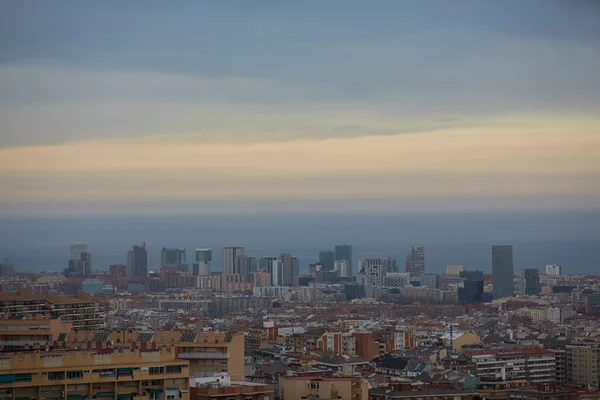 Uitzicht over Barcelona vanaf bovenkant — Stockfoto