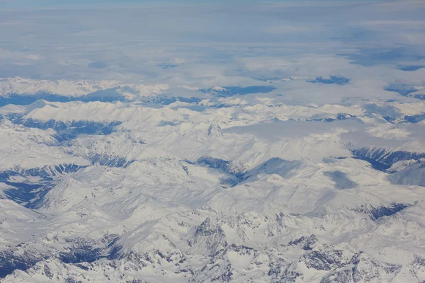 飛行機から山を見る — ストック写真