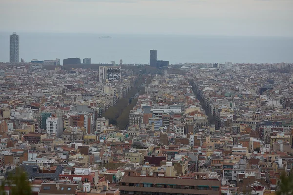 Uitzicht over Barcelona vanaf bovenkant — Stockfoto