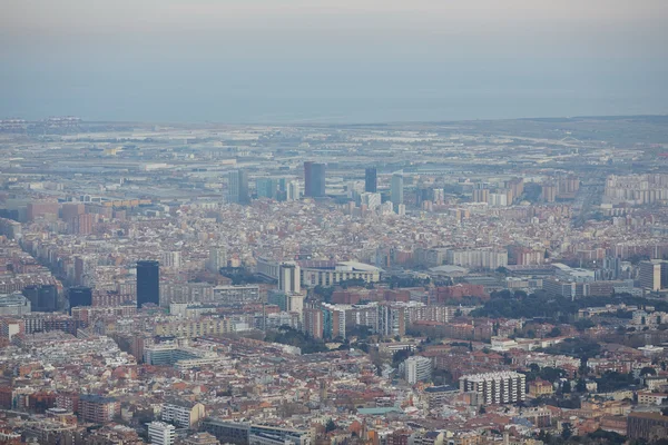 Uitzicht over Barcelona vanaf bovenkant — Stockfoto