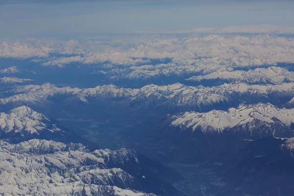 Uitzicht vanaf vliegtuig naar bergen — Stockfoto