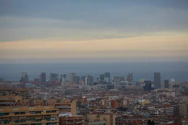 Uitzicht over Barcelona vanaf bovenkant — Stockfoto