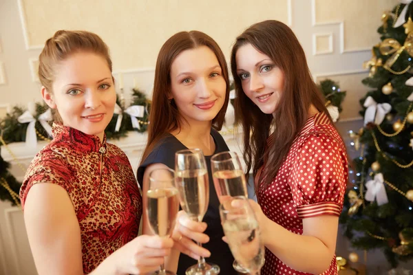 Mujeres con copas de champán — Foto de Stock