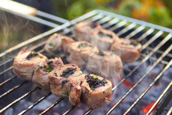 Vlees rolt gegrilde brochettes — Stockfoto