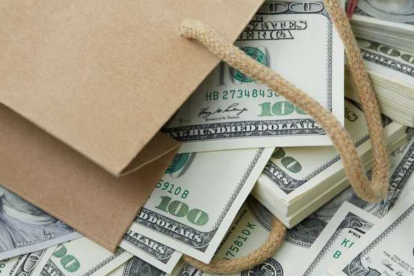Peníze z papírového sáčku — Stock fotografie