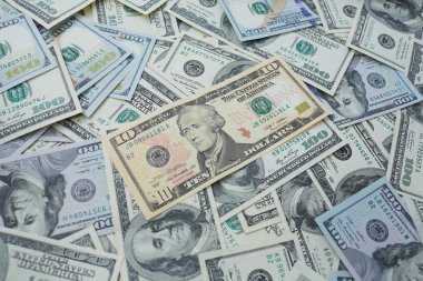 banknotlar 10 ve 100 USD