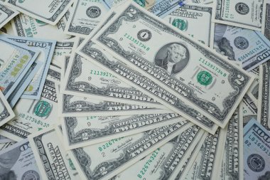 banknot iki ve 100 USD