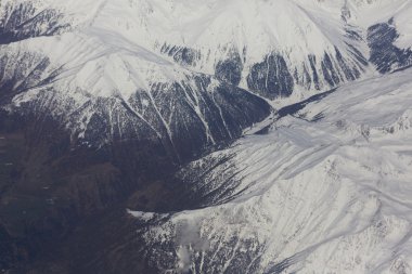 uçaktan dağlara görüntülemek