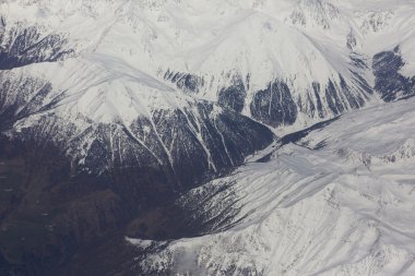 uçaktan dağlara görüntülemek