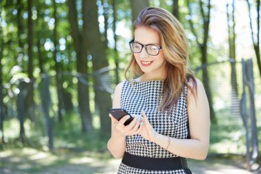 güzel bir kadın ile telefon