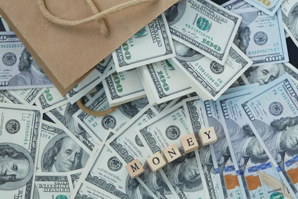 Ξύλινα μπλοκ με επιγραφή χρήματα και χρήματα — Φωτογραφία Αρχείου