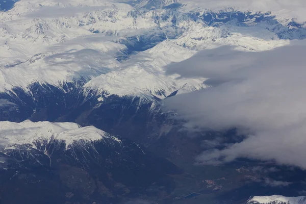 Vista de avião para montanhas — Fotografia de Stock