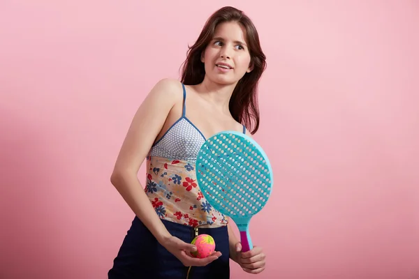 Vrouw met tennisracket — Stockfoto