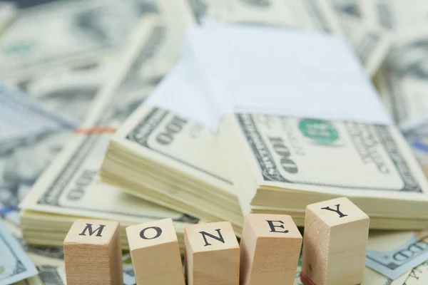 Bani și blocuri de lemn cu bani inscripționați — Fotografie, imagine de stoc