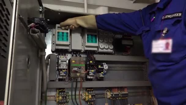 Electrical engineer checks appliances in engine control room — Stock Video