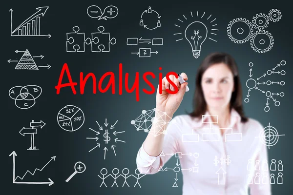 Young business woman writing data analysis. — Stock Photo, Image