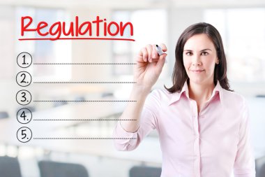 iş kadını boş Yönetmeliği listesi yazma. Office arka plan.