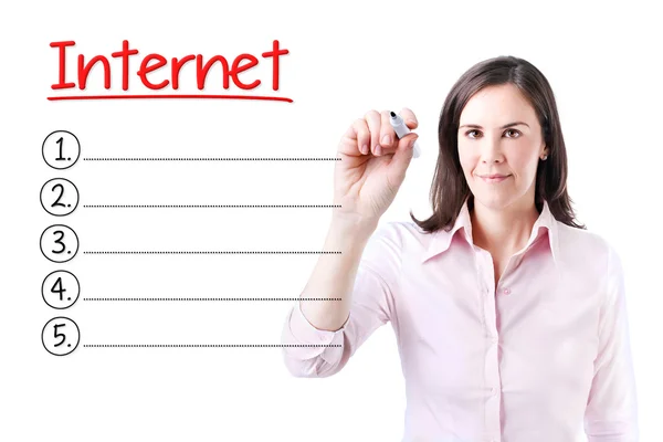 Mulher de negócios escrevendo lista de Internet em branco. Isolado em branco . — Fotografia de Stock