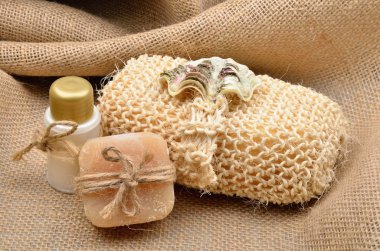 Sünger, sabun, losyon - vücut bakımı, banyo, hamamlar, saunalar çuval bezi arka planda öğeleri