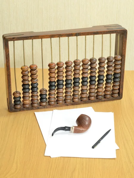 Abaküs aritmetik eski muhasebeciler, yaprak kağıt, kalem ve tütün sigara hala hayatta bir boru için