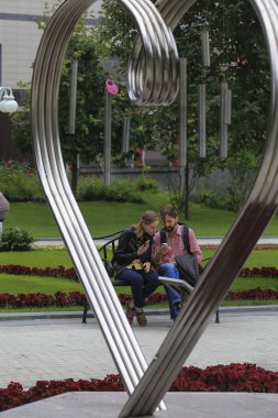 -genç bir çift içinde belgili tanımlık Park Hermitage Moskova soc çıktısı