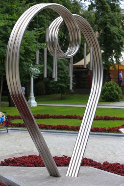 Sembol Sevgililer günü tatlım bir şehir parkı.