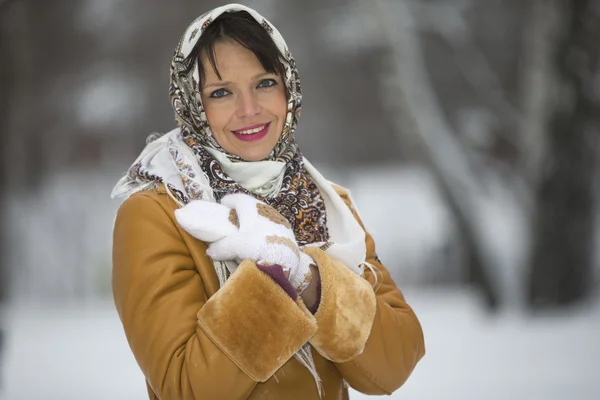 Beautiful girl over snowy Christmas background — Stock Photo, Image