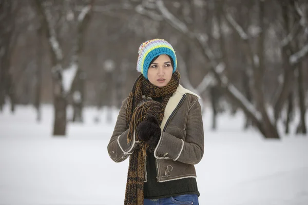 Beauty Girl in frosty winter Park. Outdoors. Flying Snowflakes. — Stock Photo, Image