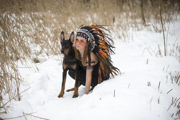 겨울 숲에서 강아지와 소녀 — 스톡 사진