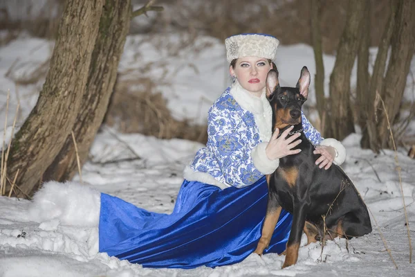 Güzel bir kız ile bir köpek — Stok fotoğraf