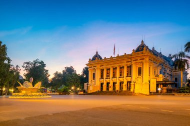 Hanoi Opera Salonu 'nda sabahın erken saatlerinde.
